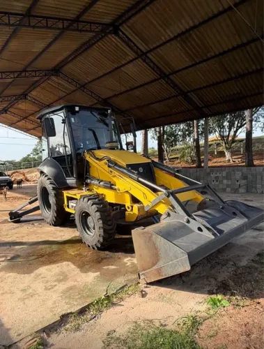 RETROESCAVADEIRA NEW HOLLAND B80C ? ANO 2023 | SEMINOVA | 3.309 HORAS