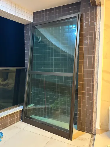 Porta de vidro com esquadria de alumínio - ótima qualidade