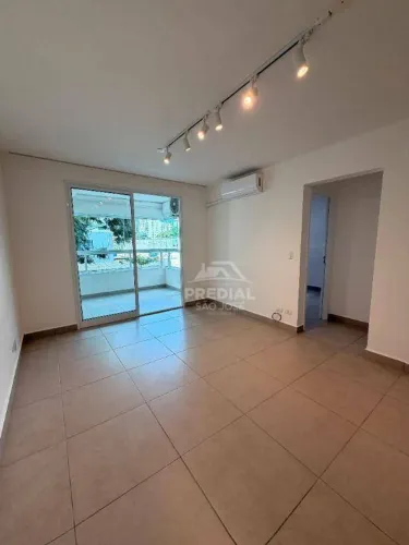 Apartamento novo de 1 dormitório com ambientes planejados, varanda envidraçada e vista par
