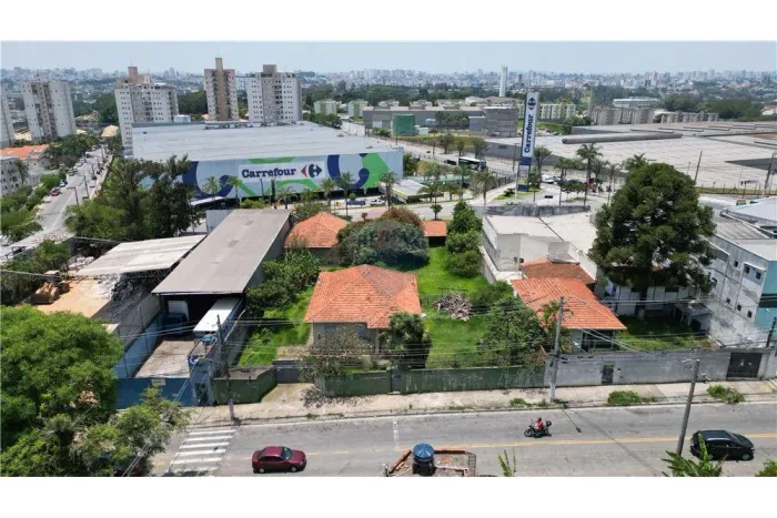 FABULOSO TERRENO DE 1.500m² ... uma grande oportunidade em frente ao hipermercado CARREFOU