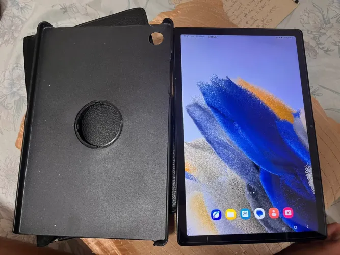 Tablet Samsung Galaxy A8 - acompanha capa e não tem carregador (entrada tipo C)