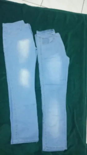 Calças jeans no precinho do número 40 ao 50
