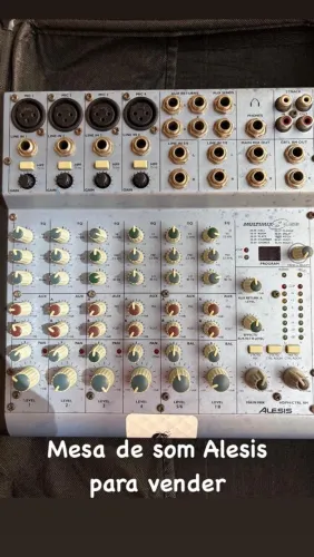 Mesa de som Alesis