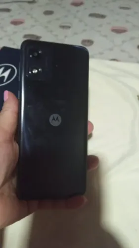 Moto e 13