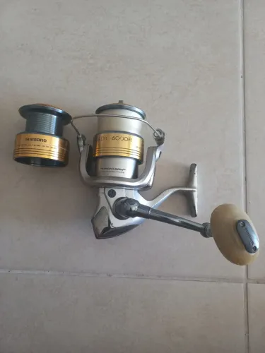 MOLINETE SHIMANO STRADIC 6000 FI FRICÇÃO DIANTEIRA
