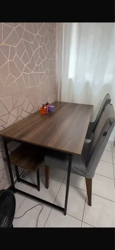 Mesa marrom madeira madeira