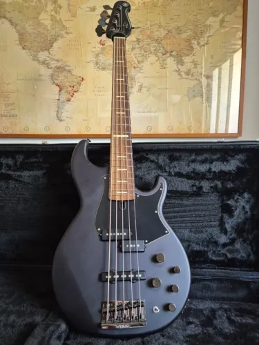 Contrabaixo Yamaha BB735