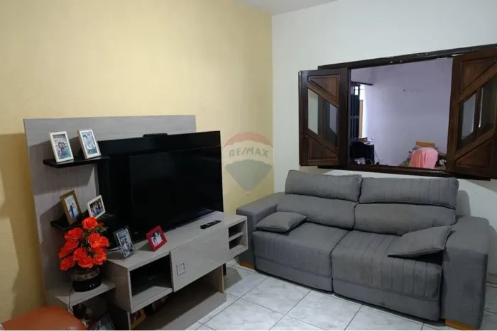 Casa Sobrado com Quintal e 4 Quartos Bairro Santos Dumont