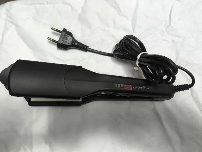 Prancha Chapinha Gama Italy Eleganza Plus Ceramic Íon Bivolt Preto 127/220v