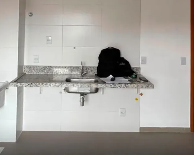 Bancada em Pedra Natural - Granito Polido Branco Dallas 1,85 x 0,65 m