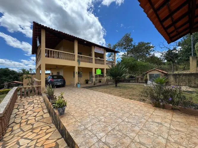 Casa de 2 Andares com Ampla Área de Lazer