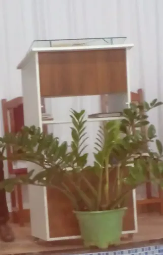 Púlpito de Madeira e MDF c/ Tampo de Vidro Estado de Novo Design c/ Prateleiras RETIRAR.