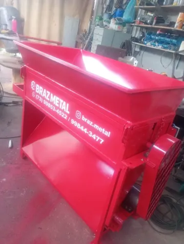 Batedeira e debulhadeira de pimenta