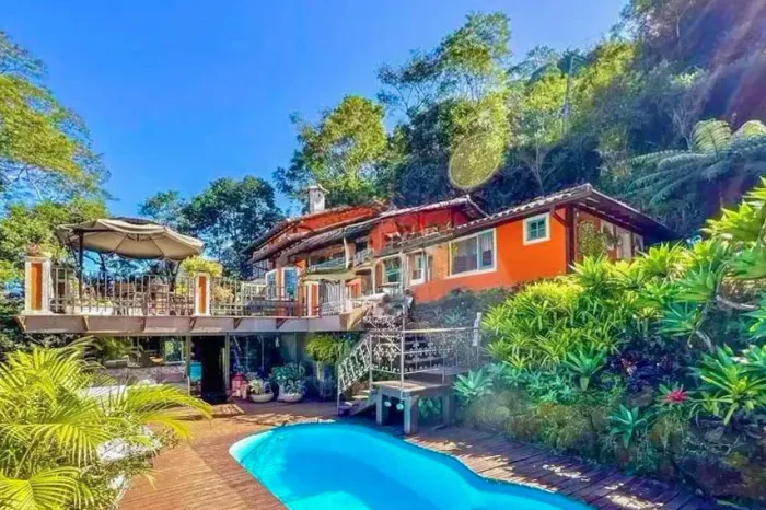 Casa à venda com 3 quartos, Araras, Petrópolis