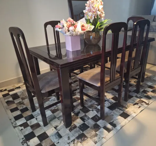 Jogo de mesa com cadeiras