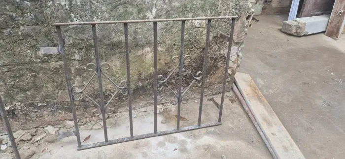Grade de ferro para balancim 0,70 × 0,56 m - R$ 80,00