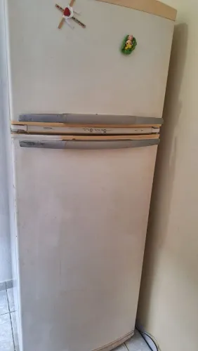 Vende-se essa geladeira 