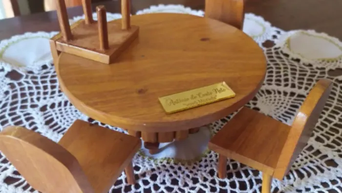 Mini Mesa e cadeiras artesanal (madeira)