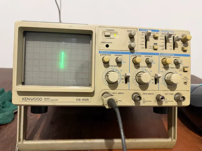 Osciloscópio Analógico Kenwood CS-4125 ? 20 MHz, 2 Canais ? Funcionando!