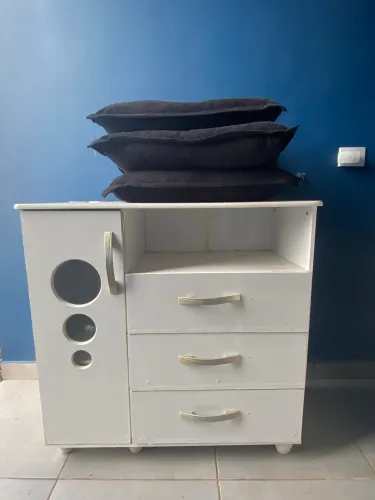 Doação de cômoda 3 gavetas, não entrego. 
