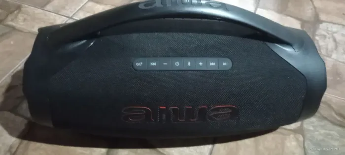 Vendo boombox aiwa poucos detalhes de uso com capa original ! Somente dinheiro