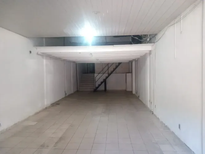 Centro comercial para aluguel possui 80 metros quadrados em Cascadura - Rio de Janeiro - R