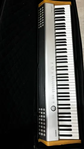 Piano digital Cássio em perfeito estado de conservação