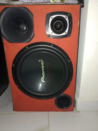 Caixa de som automotivo semi novo