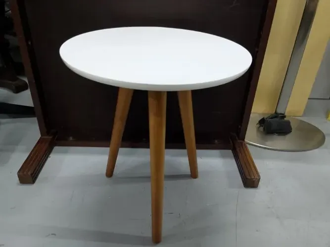 Mesa De Apoio Com Pé De Madeira