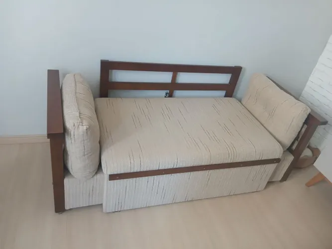 Sofá de dos lugares 