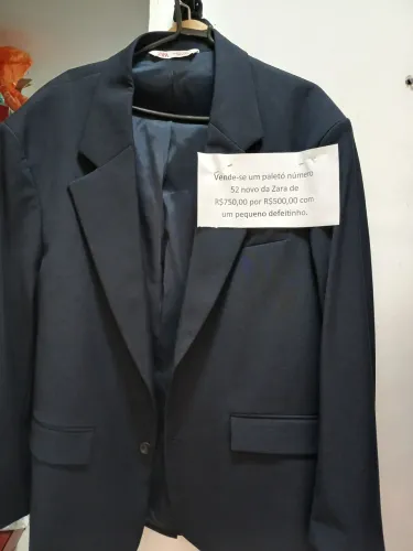 Vende-se um paletó novo com pequeno defeito da zara