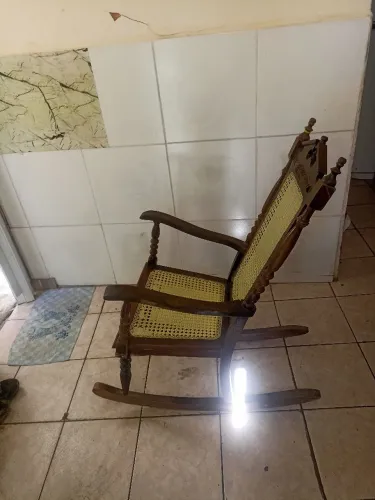 Cadeira de balanço rústica 