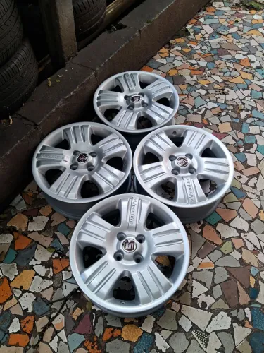 Jogo de rodas de liga leve aro 15/4 furos originais Fiat Strada Adventure Palio Weekend