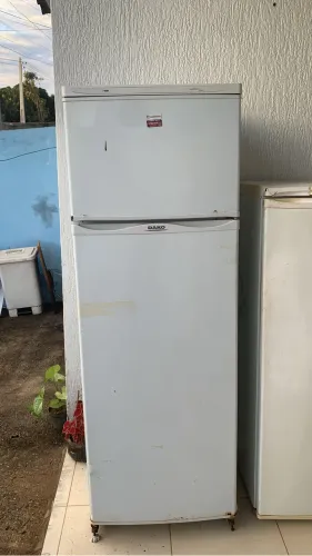 Duas geladeiras funcionando 100% venda urgente!