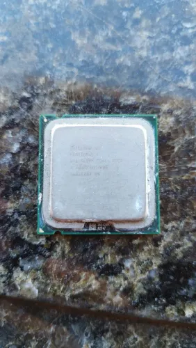 pentium 4 + o pentium E2160 e o celeron E3300