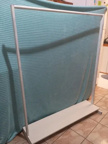 Arara de roupa nova de ferro