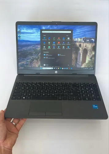 HP G9 muito novo. CORE i3 de 12ª / 256GB SSD NVMe / 8GB RAM