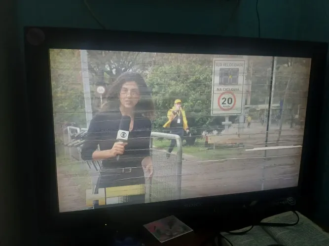 Televisão 32 polegadas Sony funcionando perfeitamente quebra galho