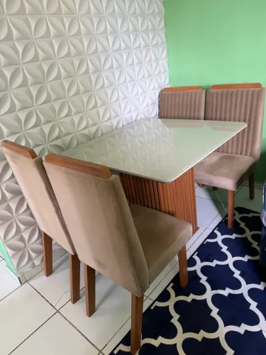 Vendo mesa com 4 cadeiras em perfeito estado