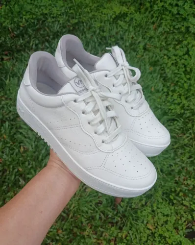 Tenis branco Via Marte tam 34