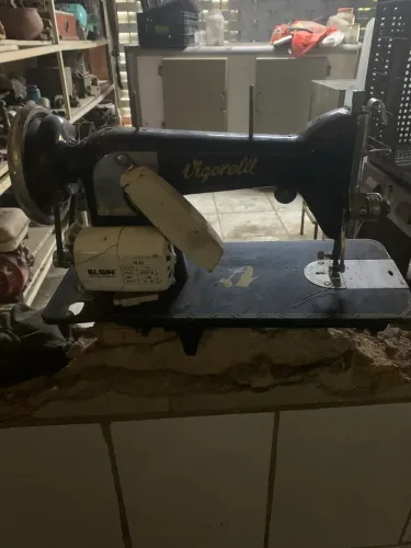 Máquina de costura antiga
