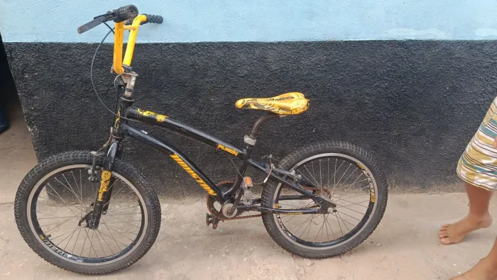 Vende-se uma bicicleta