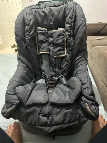 Cadeirinha para carro modelo Voyage
