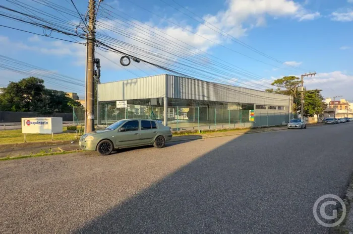 Galpão comercial estratégico com 750 m²