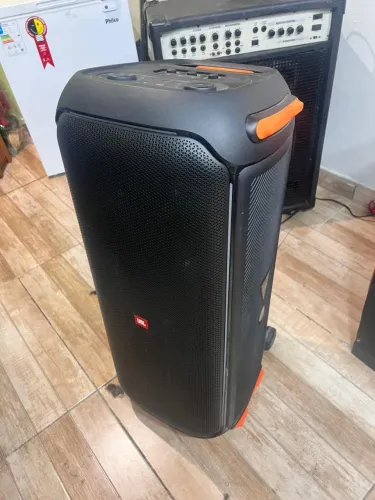   JBL PartyBox 710 , 800 W RMS, luzes integradas e design à prova de respingos