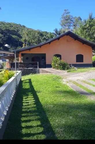 Chácara à Venda em Juquitiba - 24.200 m² com Piscina, 2 Lagos, Salão de Festas e Campo de