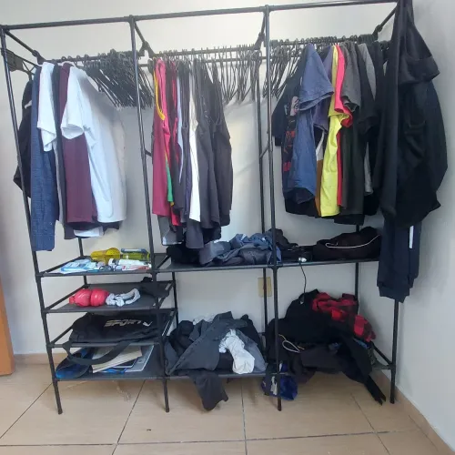 Armário de Roupas + Kit com 100 Cabides Incluso!
