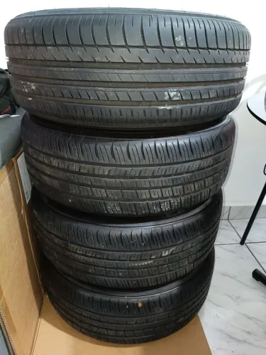 Jogo rodas originais Peugeot com pneus 