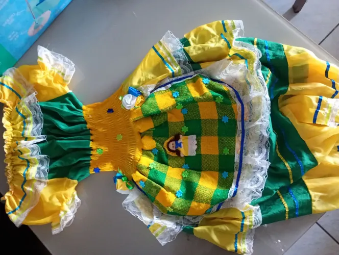 Vendo dois vestidos de festa junina