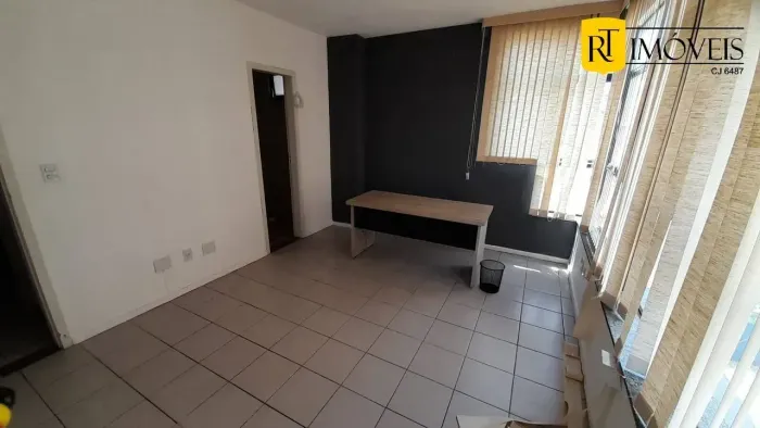 Ótima sala comercial para locação no centro de Cabo Frio